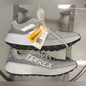 Size 10 - adidas Terrex Agravic 3 Grey